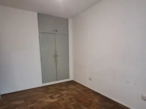 Departamento en alquiler de tres ambientes Ramos Mejia Norte