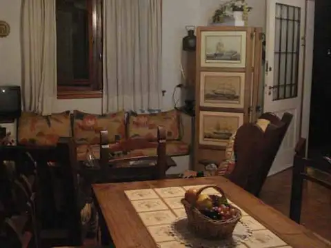 Casa 4 ambientes con 2 baños