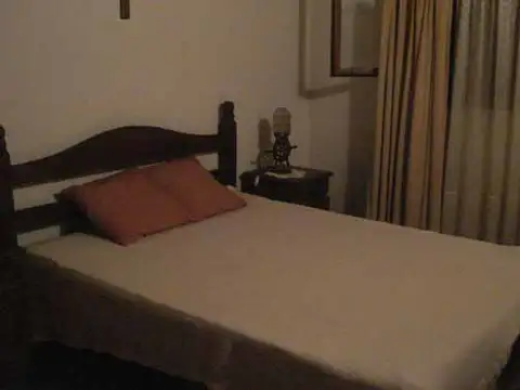 Casa en Alquiler con 2 cocheras