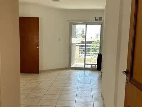 Alquiler – Departamento 1 dormitorio en Alto Alberdi sobre Av. Duarte Quirós