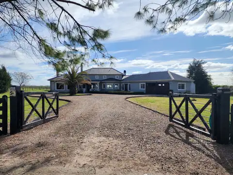 VENTA Casa en El Malacate. 7 Ambientes. Excelente calidad con detalles únicos.
