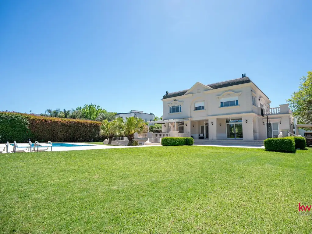 Casa - 510  m² Cubierta | 5 dormitorios | A Estrenar | 5 baños | 8 ambientes | 4 cocheras