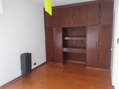 Casa 3 dorm, patio, categoria a 50mts del parque Indendencia