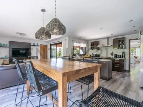 Casa 5 ambientes con 3 baños
