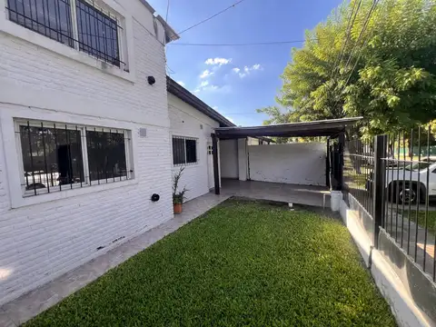 Casa en Venta con 2 cocheras