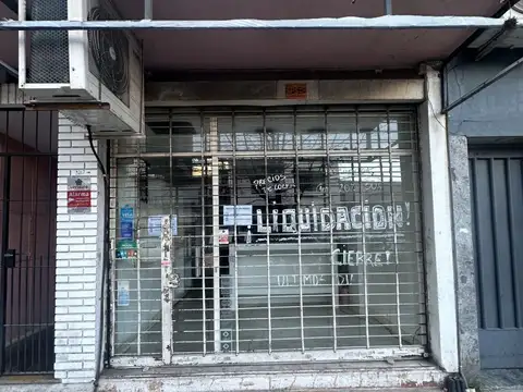 Gran local en alquiler a la calle en pleno foco comercial. Sin expensas.