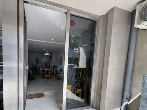 Local comercial vidriera al frente