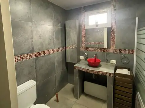 Venta Casa Categoría 5 Ambientes,Jardin y Piscina.