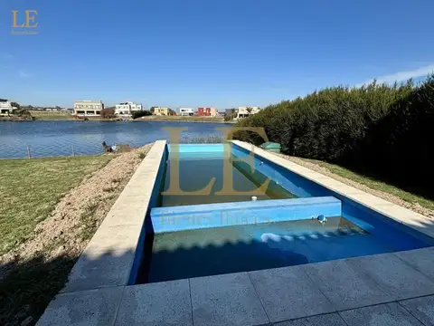 Casa 5 ambientes con 3 baños