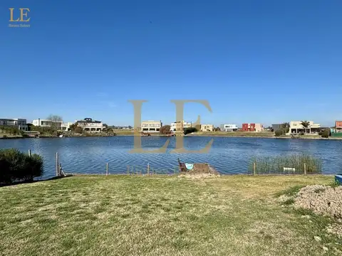 Casa en Venta con 4 cocheras