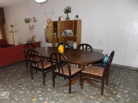 Casa 4 ambientes con 2 baños