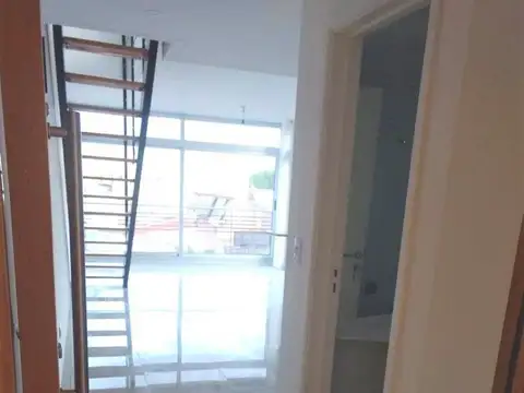 Tacuarí 600, Piso 2