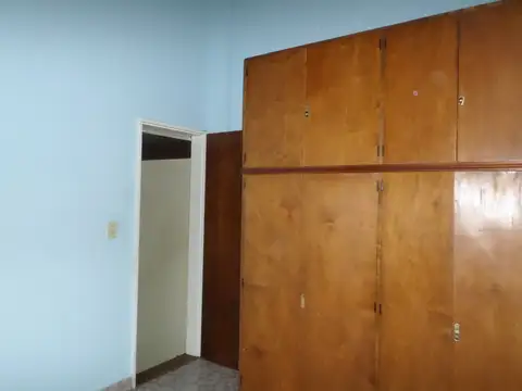 AMPLIO 3 AMBIENTES DESARROLLADO EN DOS PLANTAS - PATIO Y TERRAZA - SIN EXPENSAS