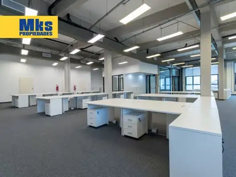 Oficina en Alquiler con 1 cochera