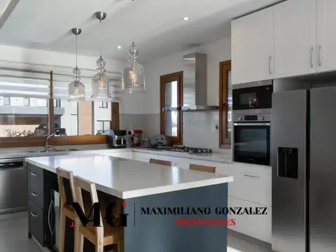 Casa 5 ambientes con 3 baños