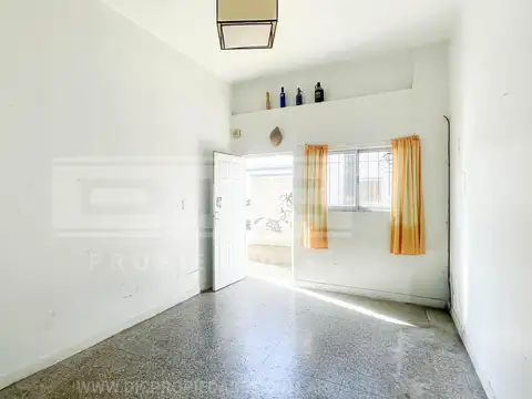 Monteagudo  al 2400, entre Edison y Dorrego
