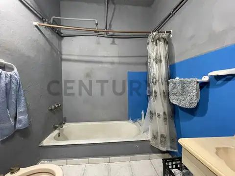 VENTA - CASA 5 AMBIENTES CON COCHERA