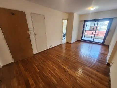 Semipiso con Cocina Separada - Cochera en Pb