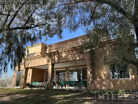 Casa en Alquiler Temporal con 2 cocheras
