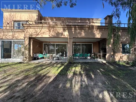 Casa 7 ambientes con 3 baños