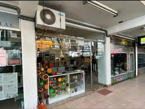 VENTA DE LOCAL COMERCIAL EN GALERIA - RAMOS MEJIA