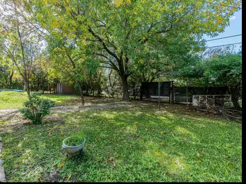 Casa en venta 2 dormitorios con pileta y jardin en Funes