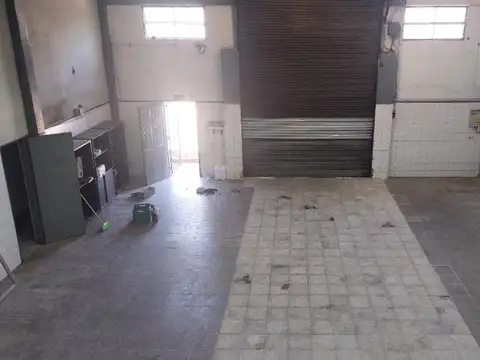 galpon de 200m2 con camara frigorifica