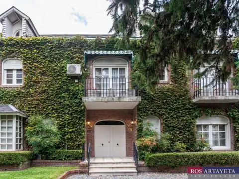 Casa en venta c/ cochera en La Lucila