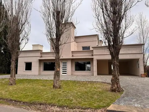 Casa en Club de Campo La Concepción