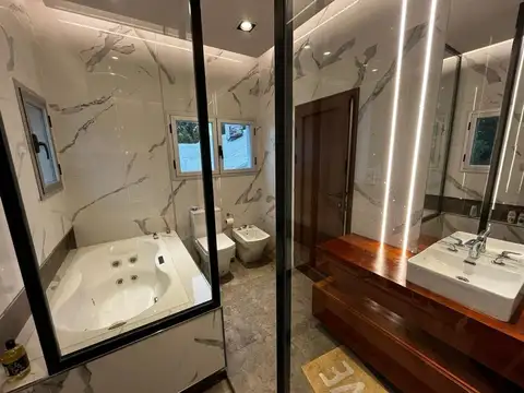 Lisandro De La Torre 334