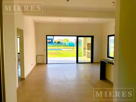 Casa en Venta en Pilar del Este - San Ramiro, USD 185.000
