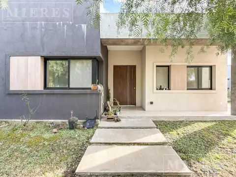 Casa en venta en San Ramiro, Pilar del Este