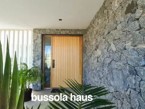 Casa en Venta con 4 cocheras