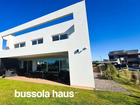 Casa 5 ambientes con 5 baños
