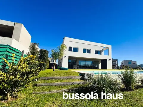 Casa en venta de 5 ambientes al lago en Costas Puertos Escobar