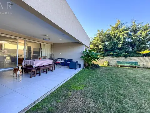 Casa en Venta en Pilar del Este - Santa Guadalupe, USD 245.000