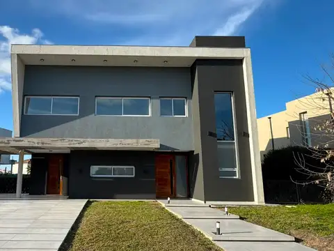 CASA 5 AMBIENTES EN ALQUILER EN TERRALAGOS