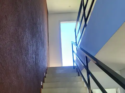 Casa en Alquiler con 2 cocheras