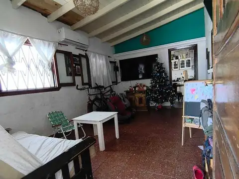 Casa 3 ambientes con 1 baño