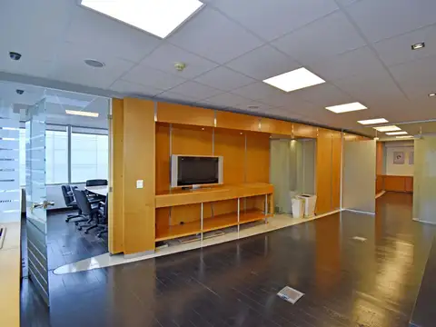 Oficina 5 ambientes con 2 baños
