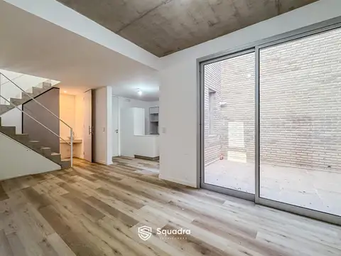 VENTA -  Casa Triplex 2 dormitorios   comodín, con baulera - Barrio Abasto, Rosario.