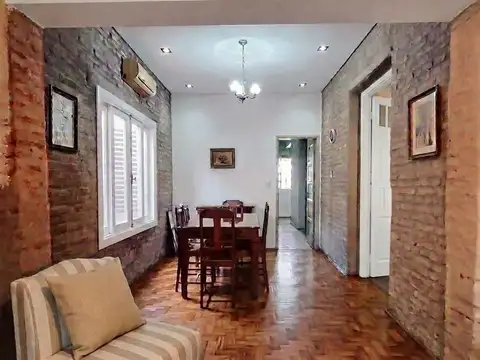VENTA Casa a refaccionar c/ patio jardín y parrilla - excelente ubicación en Villa Maipú