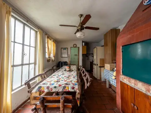Casa en Venta con 2 cocheras