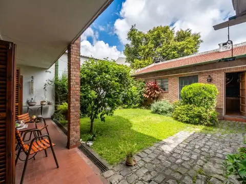 Venta casa 5amb jardín quincho garage x2 Agronomia