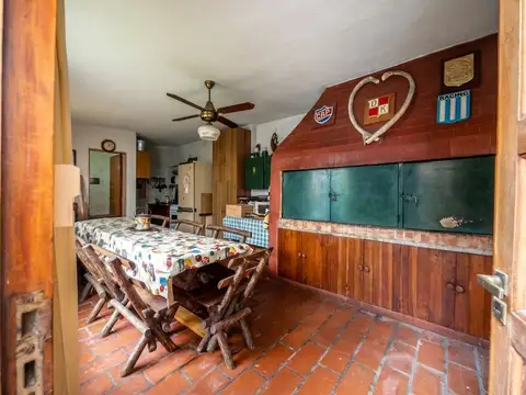 Casa 5 ambientes con 2 baños