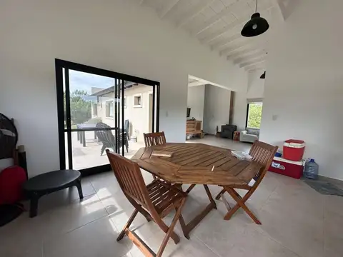 Casa en Venta con 4 cocheras