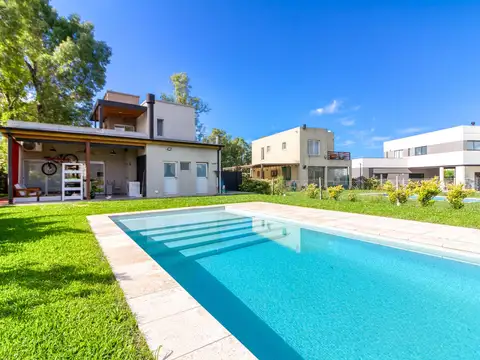 VENTA CASA 4 AMBIENTES con PISCINA JARDIN en PILAR DEL ESTE - ANTICIPO Y CUOTAS - PERMUTA