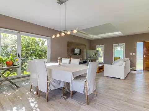 Casa 4 ambientes con 3 baños