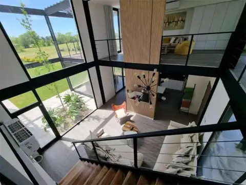 Venta Gran casa en Medal Pilar - Espectacular oportunidad en Lote al Golf