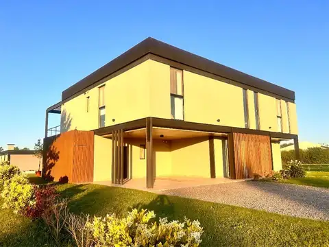 Casa en Venta en Medal Country club, USD 320.000